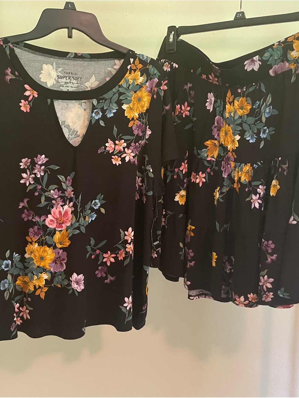 NWT Torrid Black & Floral Keyhole Top & Multi-tiered Skirt Set. 2X.